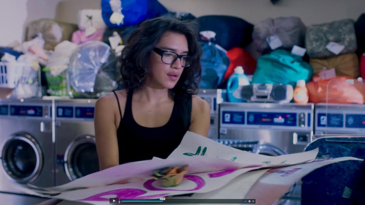 La actriz Carlie Guevara en una escena de "The Garden Left Behind".