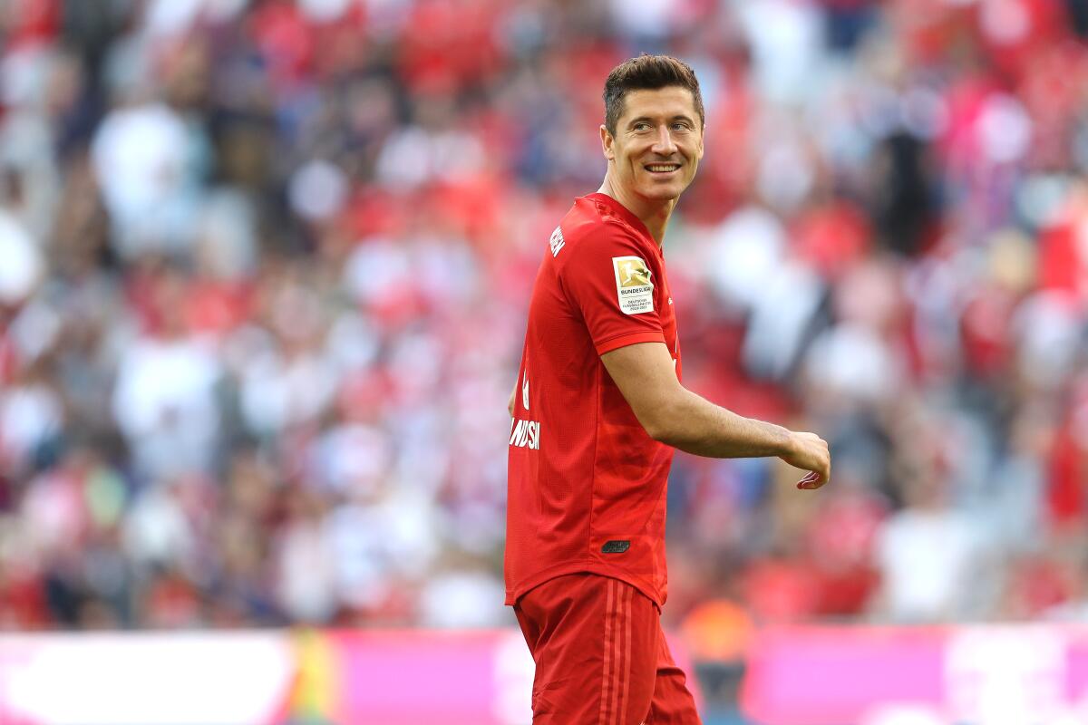 Bayern Munich's Robert Lewandowski scores nine goals in five matches, four better than anyone else in Bundesliga.