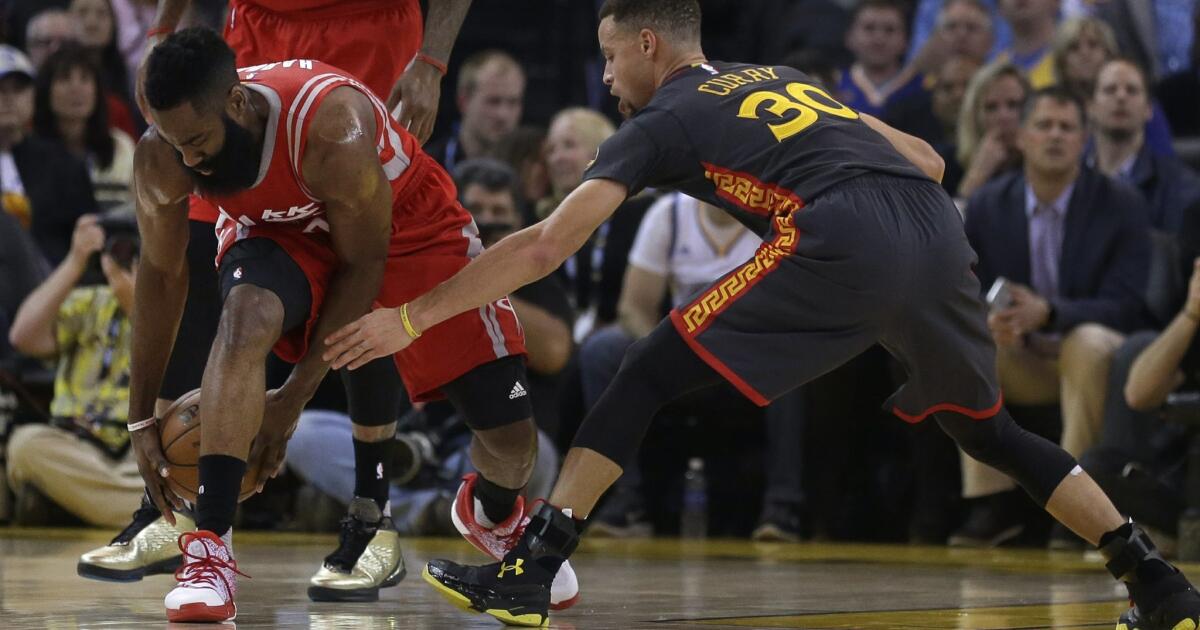 Steph Curry leads Warriors past Rockets for 42nd straight home win