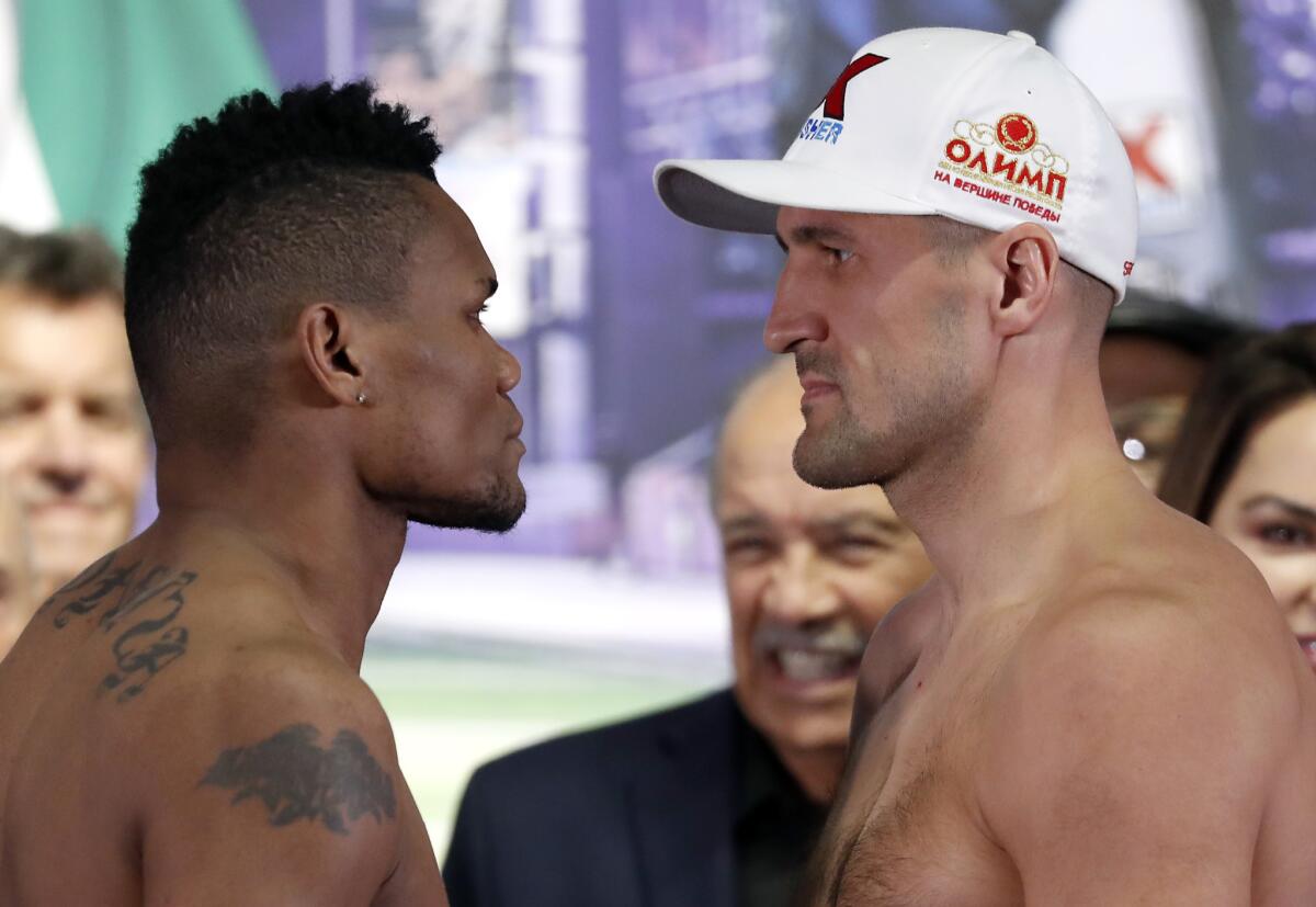 Eleider Alvarez (izq.) y Sergey Kovalev (der.)