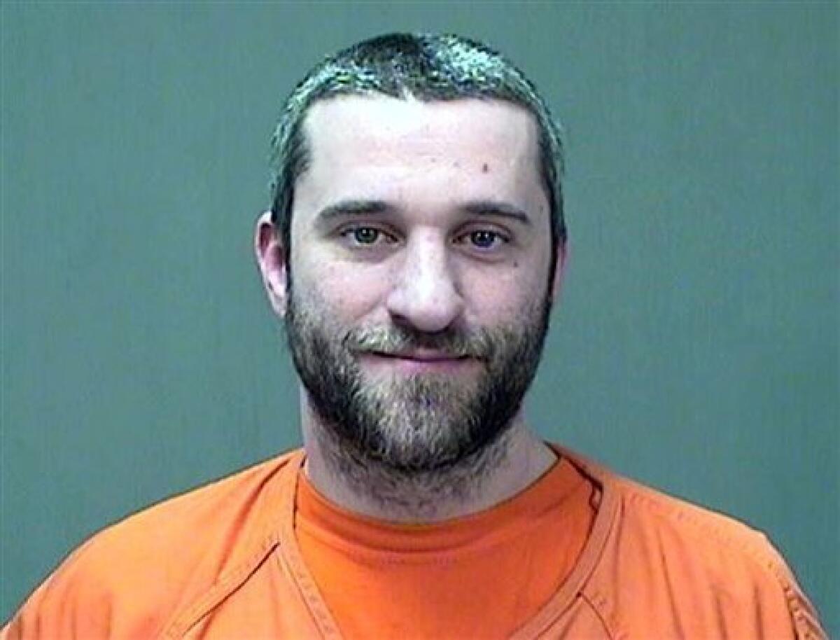 Dustin Diamond el exastro de "Salvado por la campana" está de nuevo en una prisión de Wisconsin por violar su libertad condcioinal. Archivos de la prisión del condado de Ozaukee muestran que Diamond, quien había sido recientemente liberado tras estar en prisión por desorden público y portar un arma oculta, fue arrestado el miércoles 25 de mayo de 2016. (Ozaukee County Sheriff via AP, archivo)