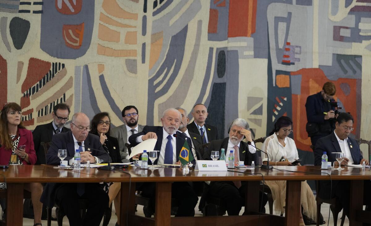 Brazilian President Luiz Inácio Lula da Silva, center, hosts leaders at the South America Summit
