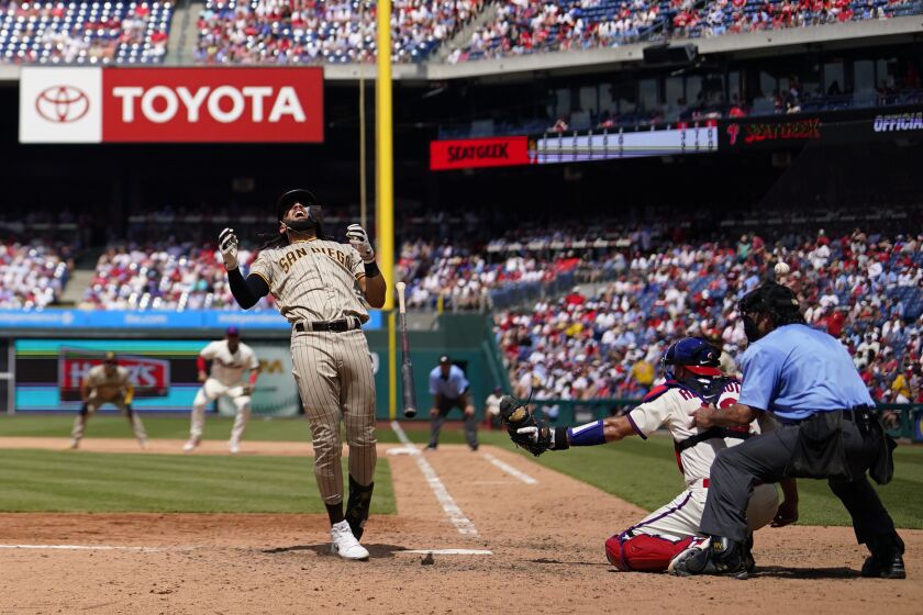 Mike Yastrzemski, Pablo Sandoval home runs lift Giants over Angels 8-2