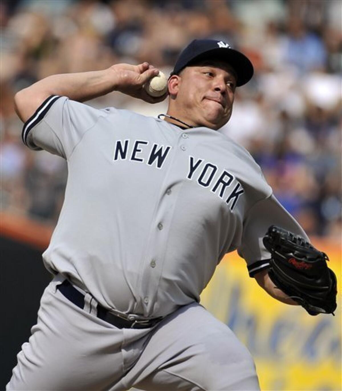 SEE IT: Bartolo Colon throws out first pitch for Mets on seven