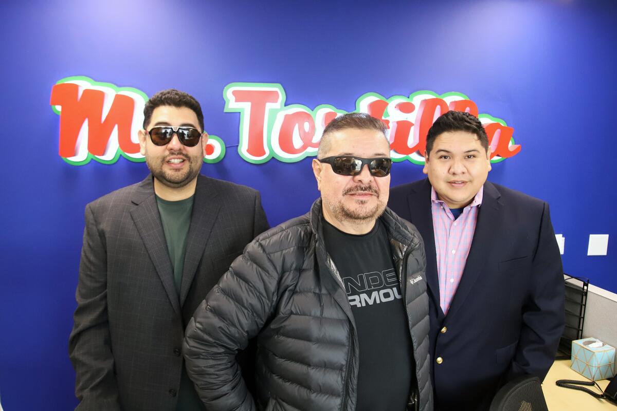 Aparecen de izquierda a derecha: Anthony, Tony y Ronald Alcázar 