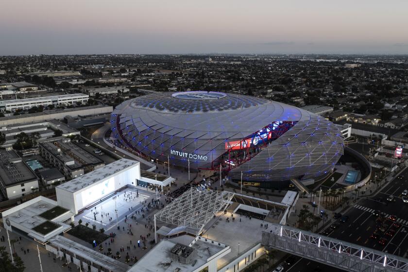 Vista aérea del Intuit Dome, casa de los Clippers de Los Ángeles, el lunes 14 de octubre del 2024. (AP Foto/Jae C. Hong)