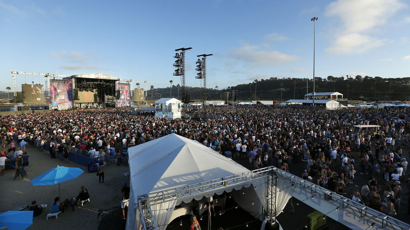 Fans surround the Grandview Stage as KAABOO Del Mar was sold out on Saturday, September 15, 2018. (Photo by K.C. Alfred/San Diego Union-Tribune)
