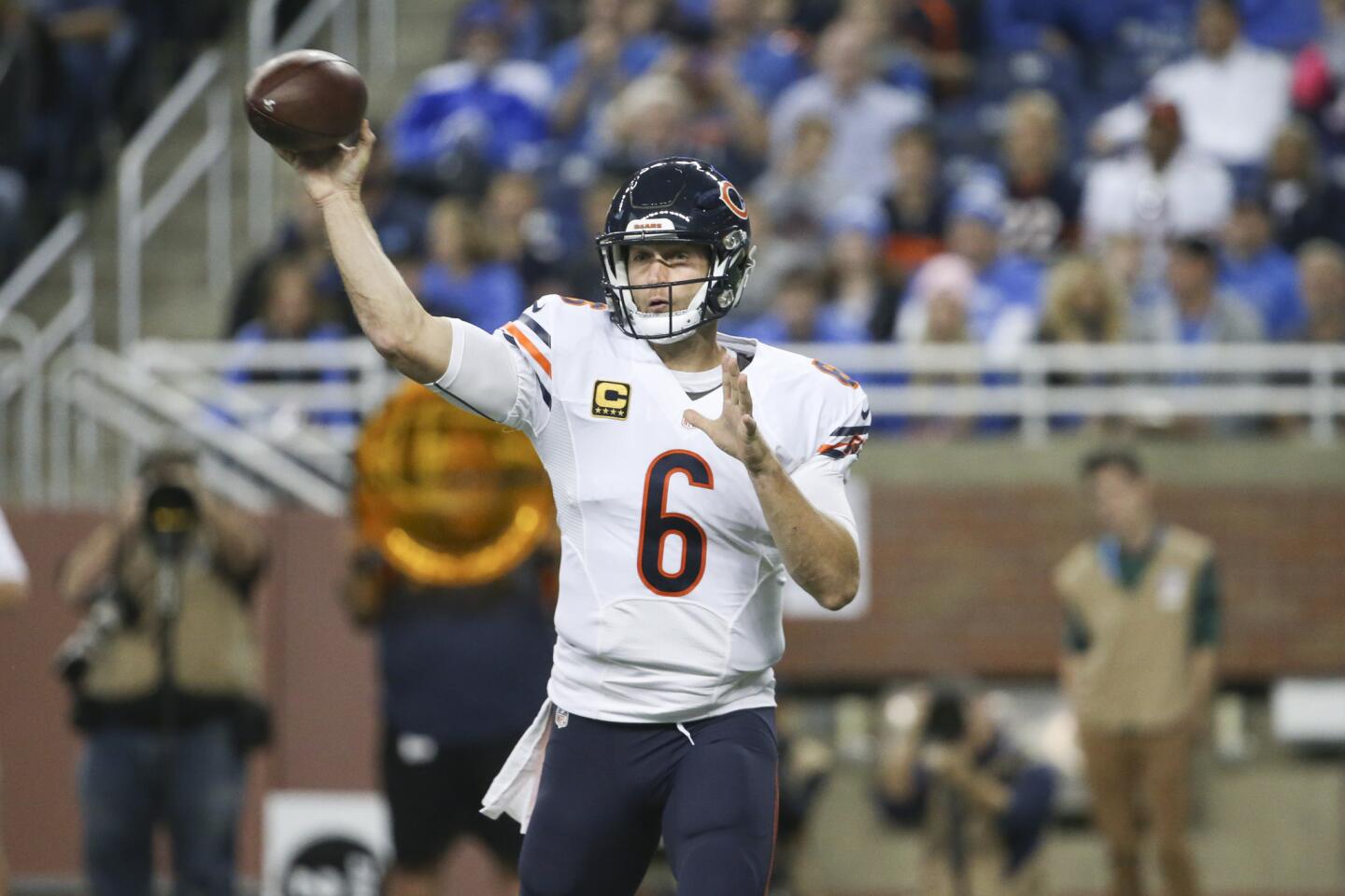 Jay Cutler throws a pass during the first half against the Detroit Lions.