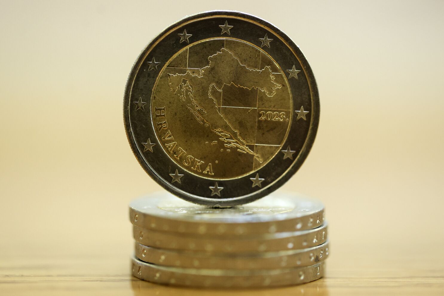 Korea gevolg overtuigen Croatia set to adopt euro currency, borderless EU travel - Los Angeles Times