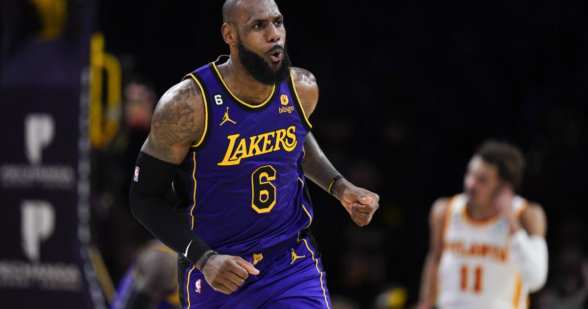 LeBron James, Lakers beat Hawks for 7th win in a row - The San Diego  Union-Tribune