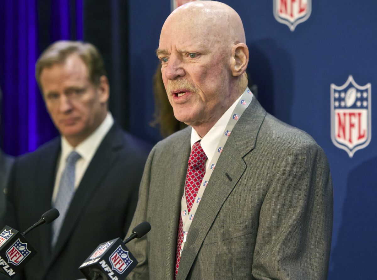 Houston Texans owner Bob McNair speaks at a news conference in 2014.