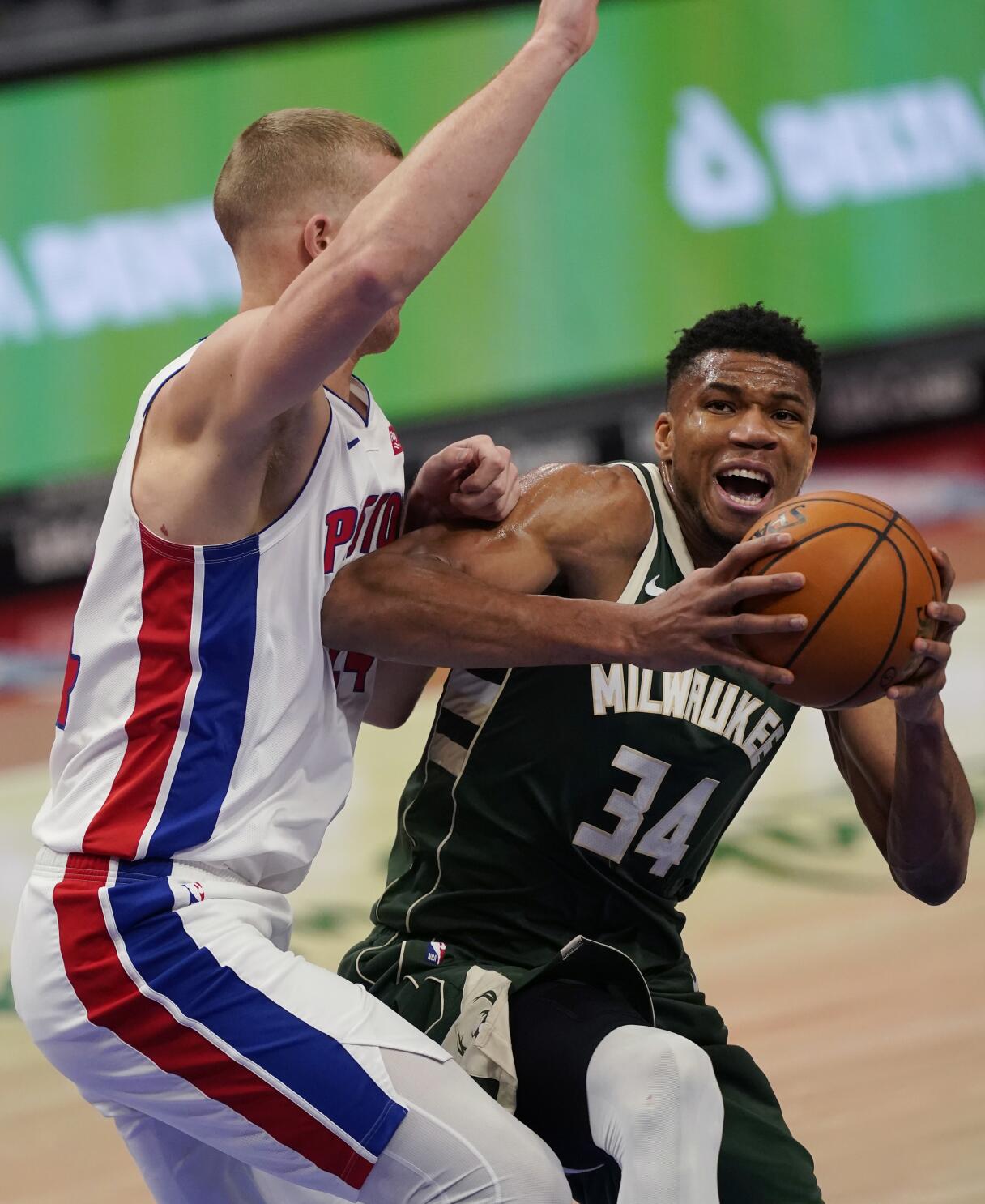 Photos from the Bucks' 110-101 win over the Pistons