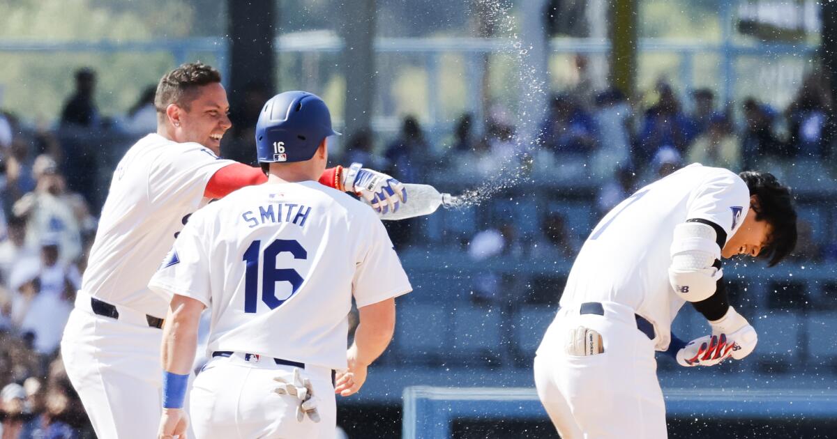 Shohei Ohtani obtient un coup sûr lors de la victoire des Dodgers