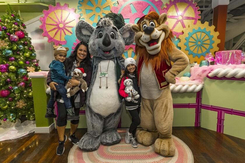 San Diego Zoo Rings In The Holiday With Annual Jungle Bells The San Diego Union Tribune San Diego Zoo Christmas