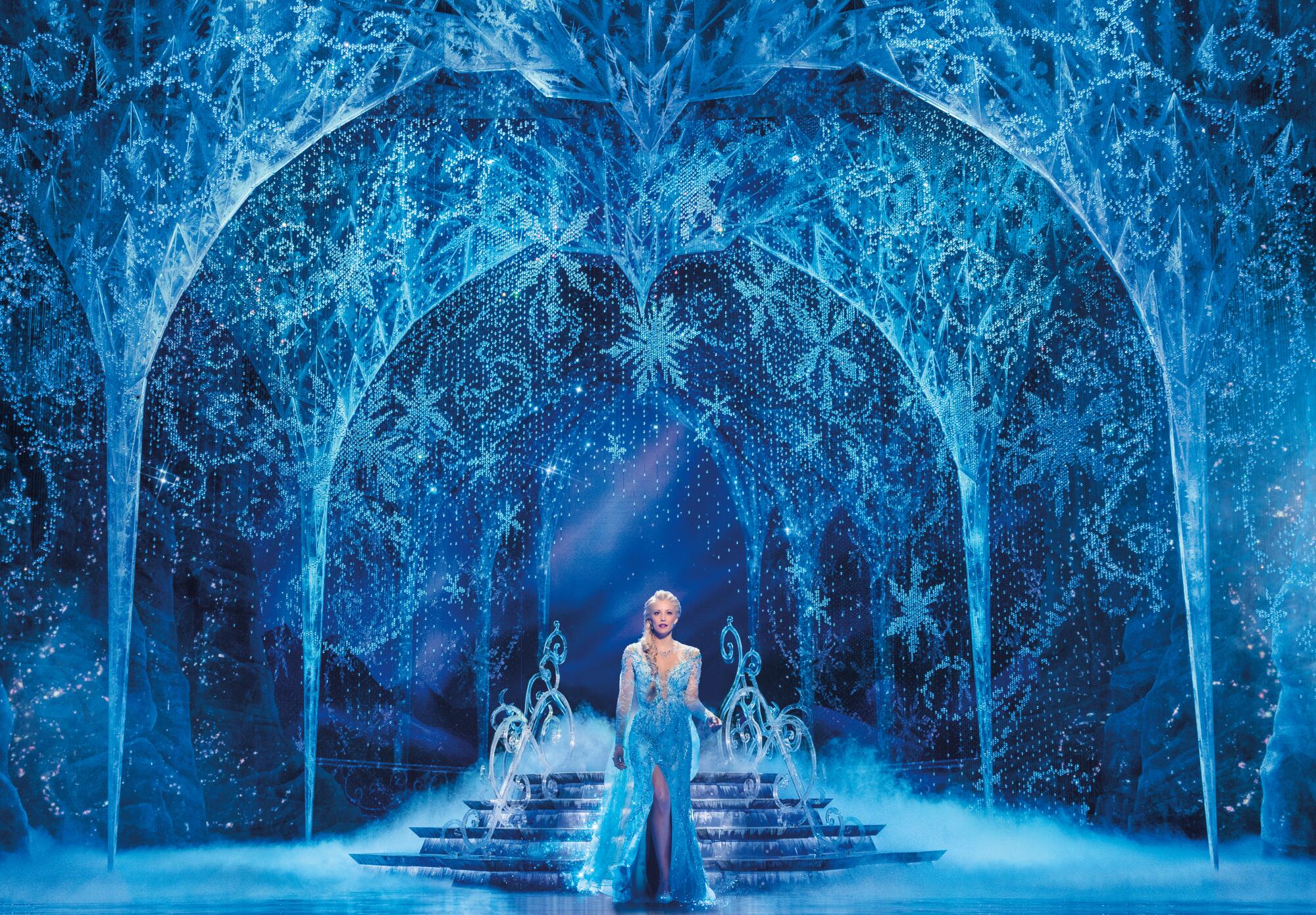 Caroline Bowman como Elsa en el musical Frozen North American Tour.