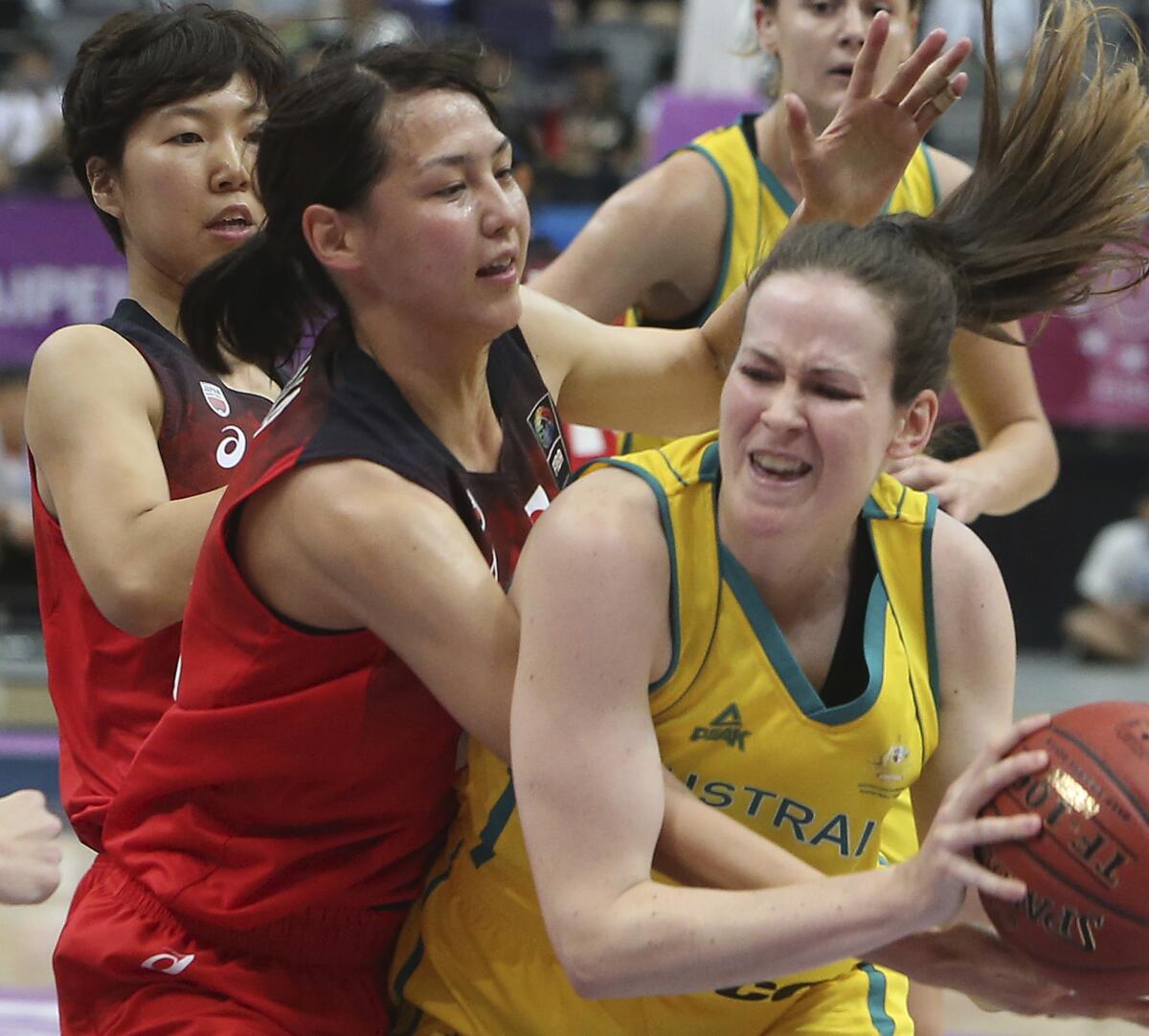 Australia''s Keely Jane Froling and Japan''s Mamiko Tanaka fight for a loose basketball