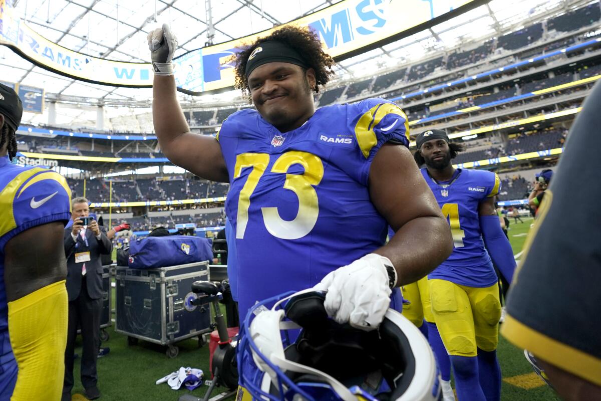 Los Angeles Rams guard Steve Avila (7