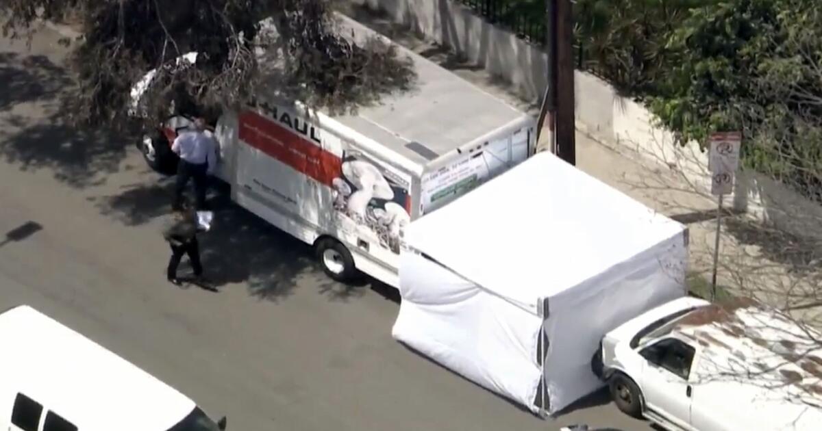 Gruesome discovery: A body in a stolen moving van in Mid-City – Los Angeles Times