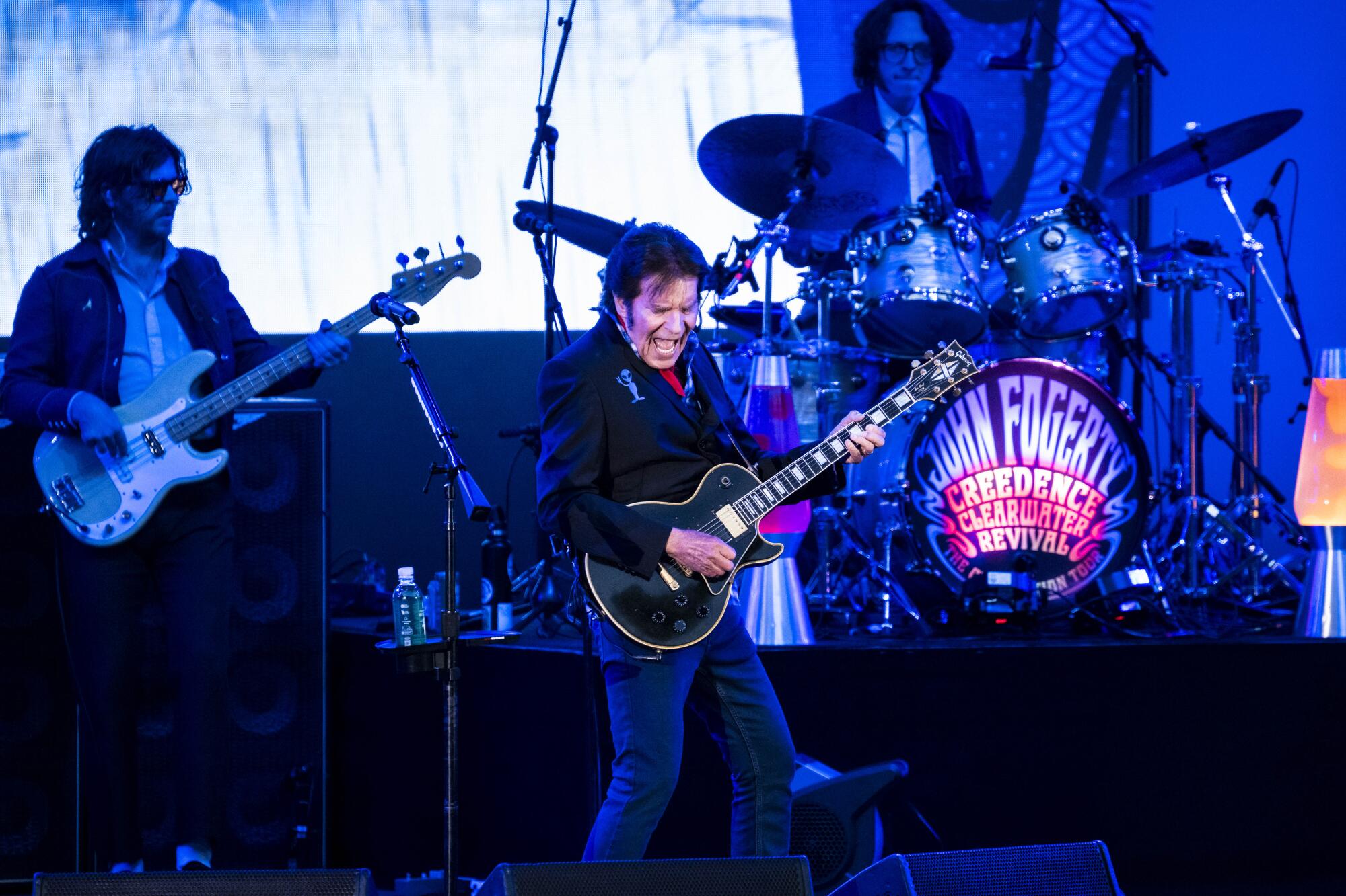 John Fogerty durante su concierto en el Hollywood Bowl, el 6 de julio del 2025.