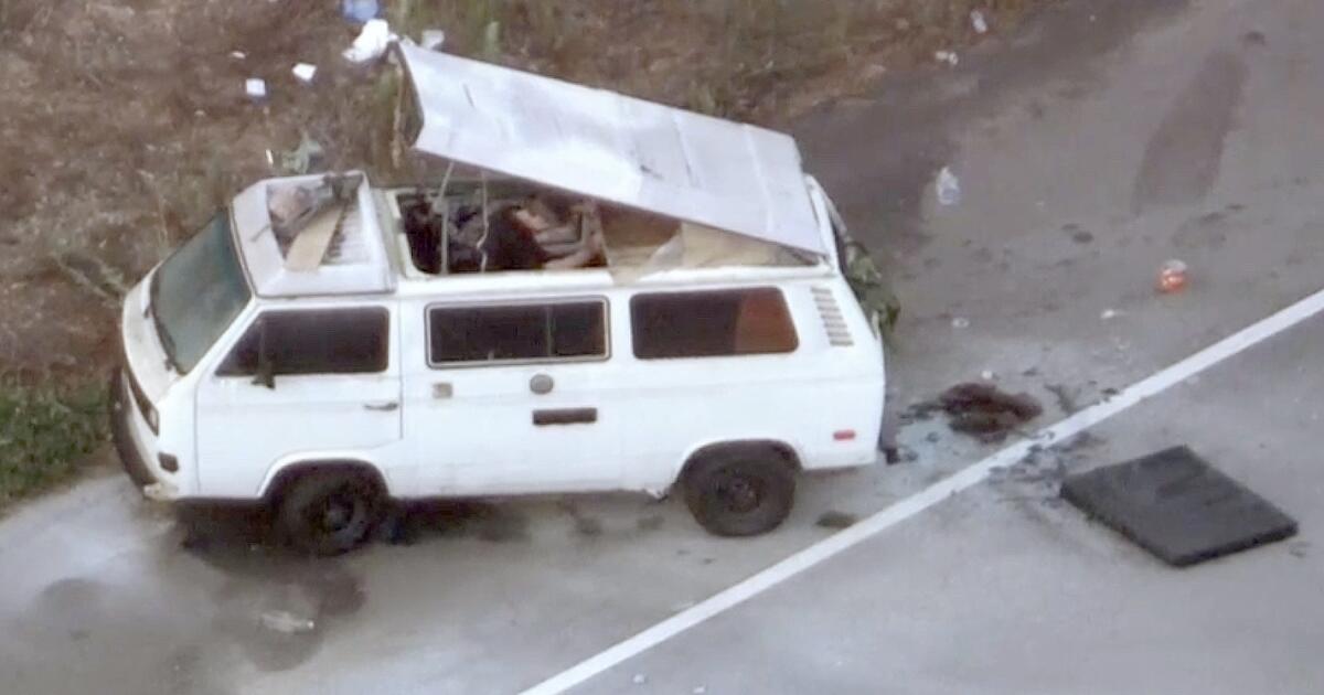 Police standoff shuts down Pacific Coast Freeway in Malibu