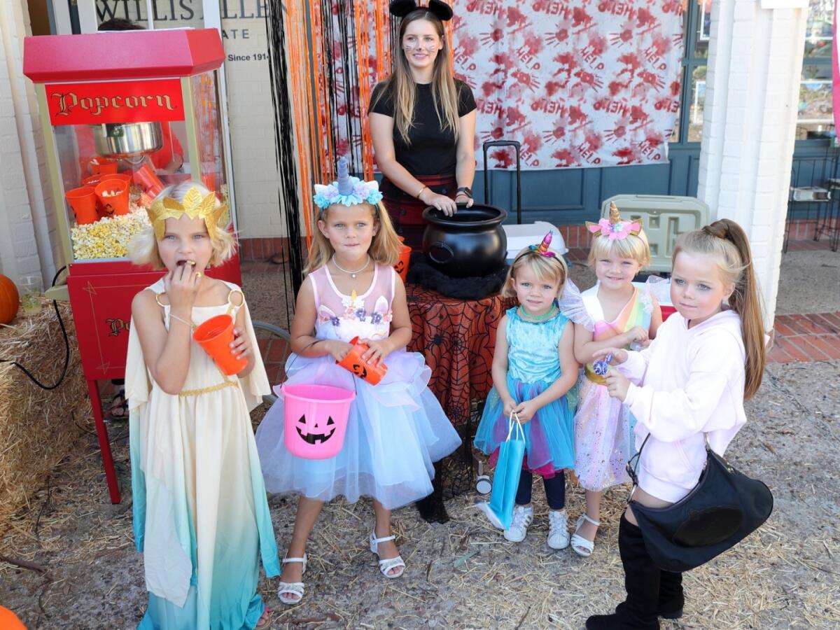 Trick or treaters at Willis Allen in 2019.