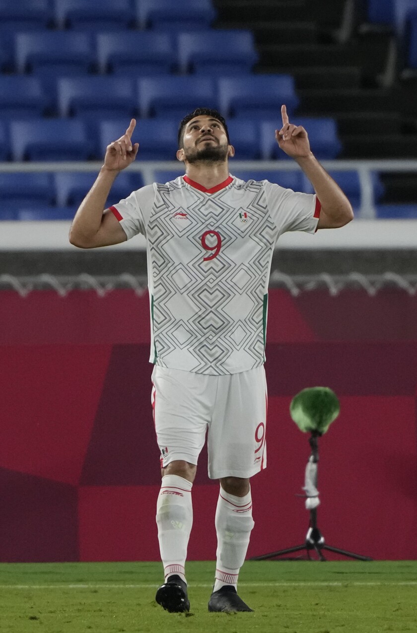 El mexicano Henry Martin celebra después de