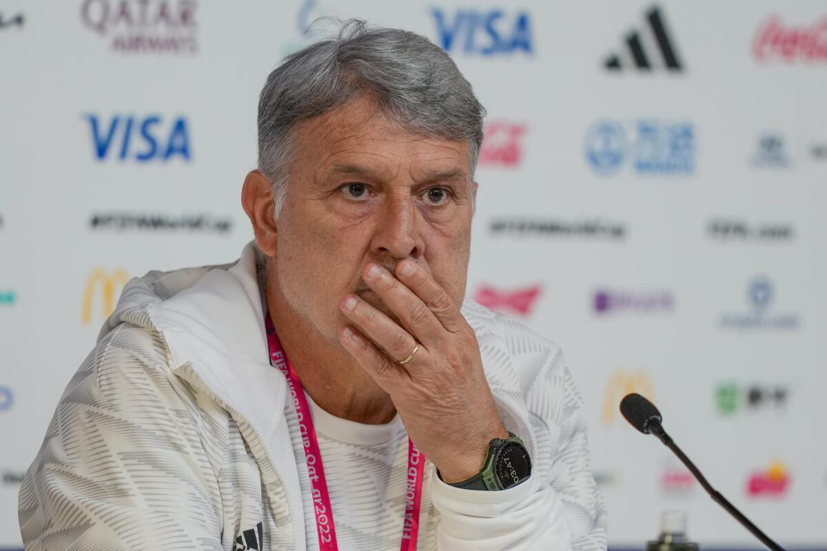 El técnico de México Gerardo Martino durante una rueda de prensa en la víspera del partido contra Arabia Saudí 