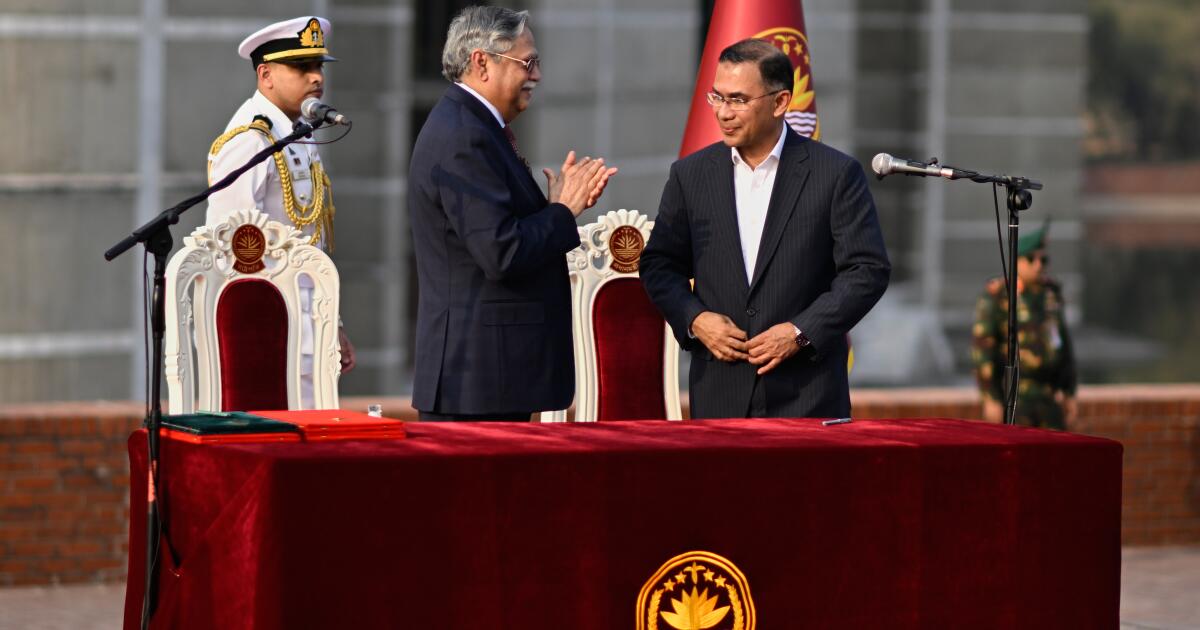 O novo primeiro-ministro de Bangladesh tomou posse após a vitória esmagadora de seu partido nas eleições