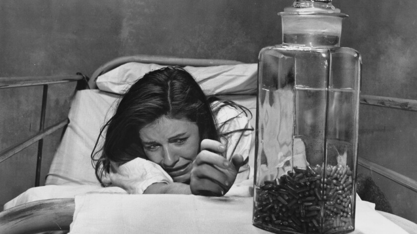 Patty Duke elsötétült az 1967-es "Babák völgye" című drogdrámában, Jacqueline Susann regénye alapján."Valley of the Dolls," based on the novel by Jacqueline Susann.