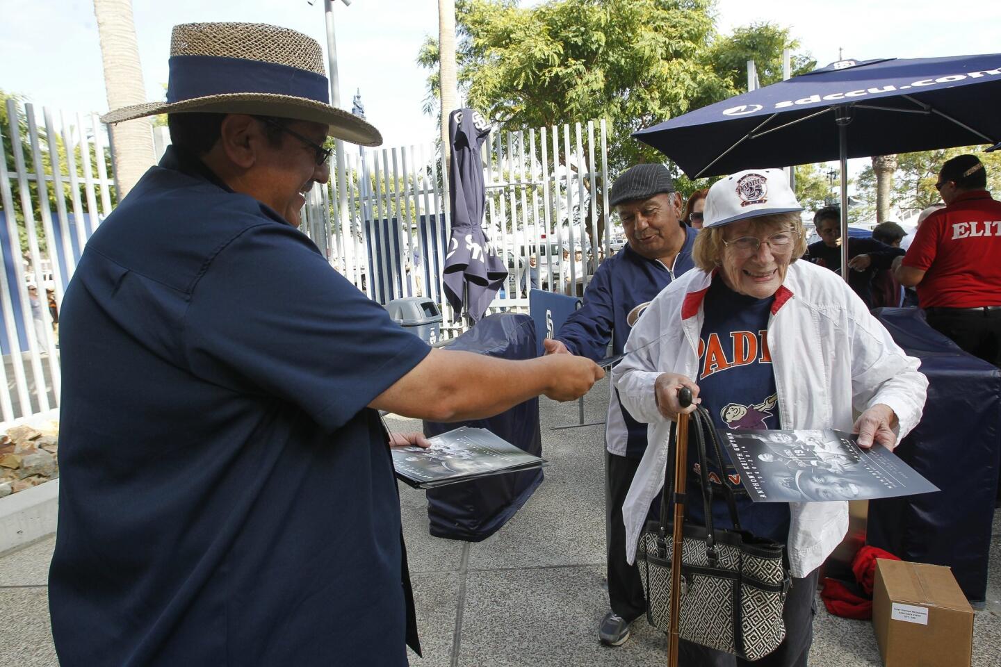 Padres, San Diego honor Tony Gwynn - The San Diego Union-Tribune