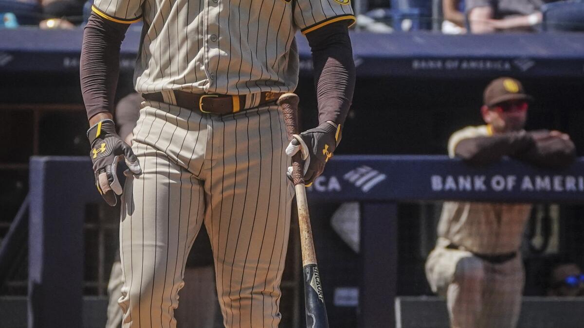 Padres' left fielder Soto scratched late vs. Yankees with back tightness