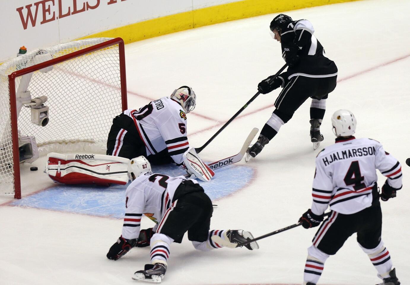 Tyler Toffoli, Corey Crawford