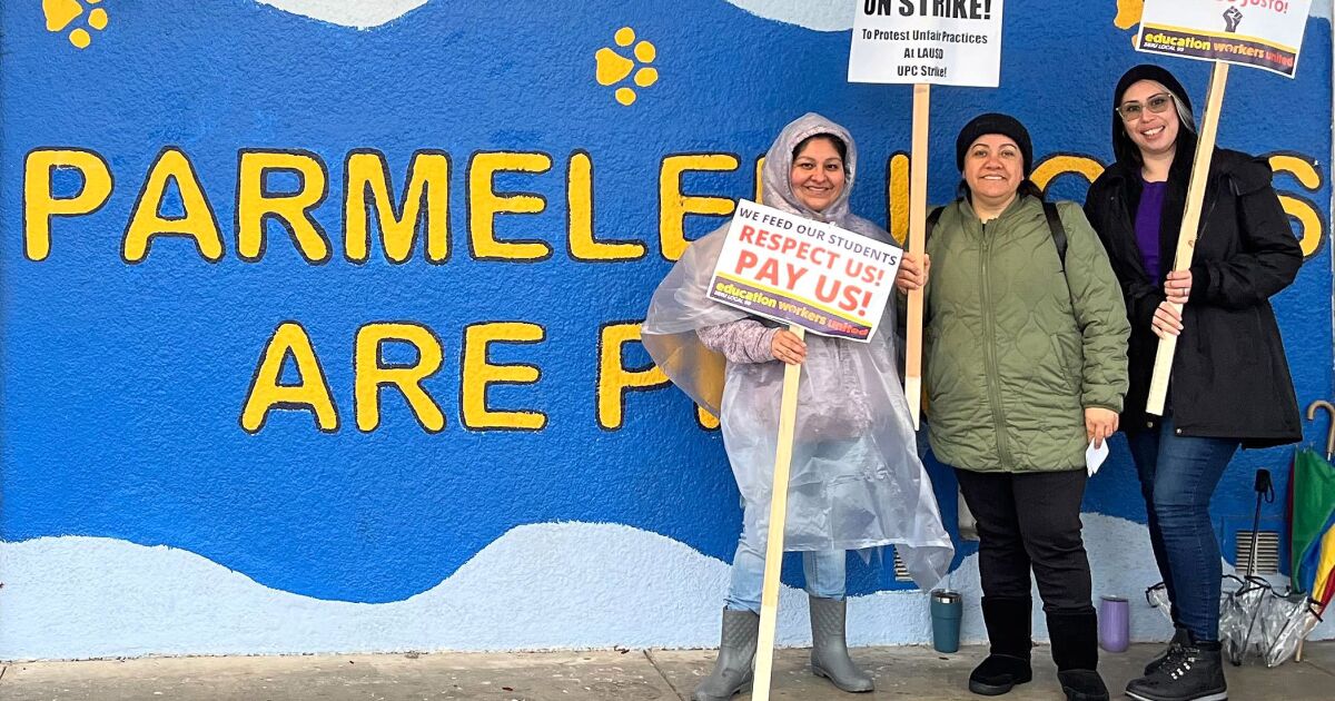 In South L.A., cafeteria and other workers join picket line