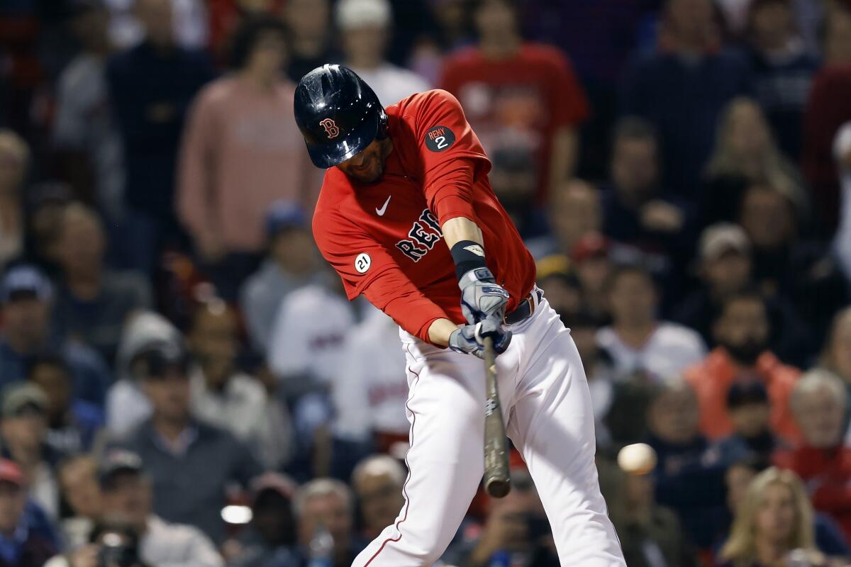 Martinez has RBI single in 8th, Red Sox beat Royals 2-1 - The San