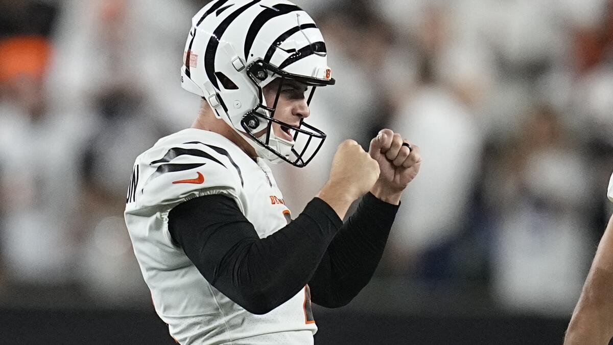 LOOK: Bengals debut all-white uniforms, helmet on Thursday Night Football