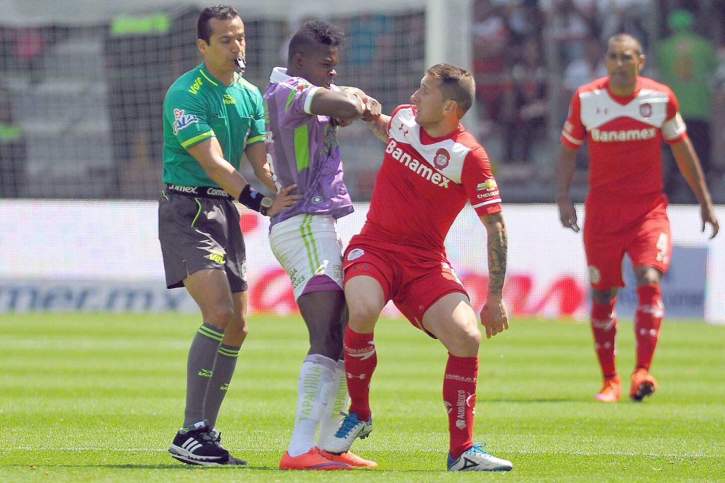 Dario Bottinelli (R) of Toluca fights with Aviles Hurtado (L) Chiapas during their Mexican Apertura 2015 tournament football match at the Nemesio Dies stadium on September 20, 2015, in Toluca, Mexico. AFP PHOTO/MARIA CALLSMARIA CALLS/AFP/Getty Images ** OUTS - ELSENT, FPG - OUTS * NM, PH, VA if sourced by CT, LA or MoD **
