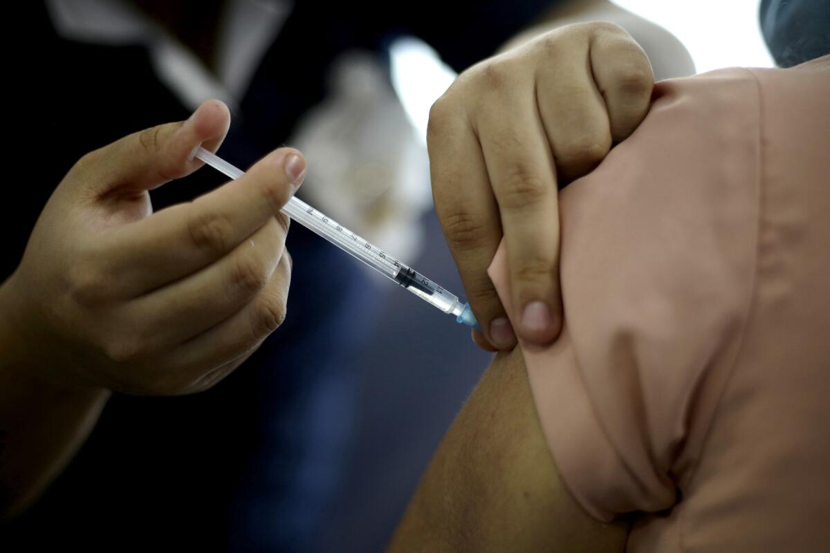 El Salvador enviará segundo donativo de 44.000 vacunas anticovid a Honduras