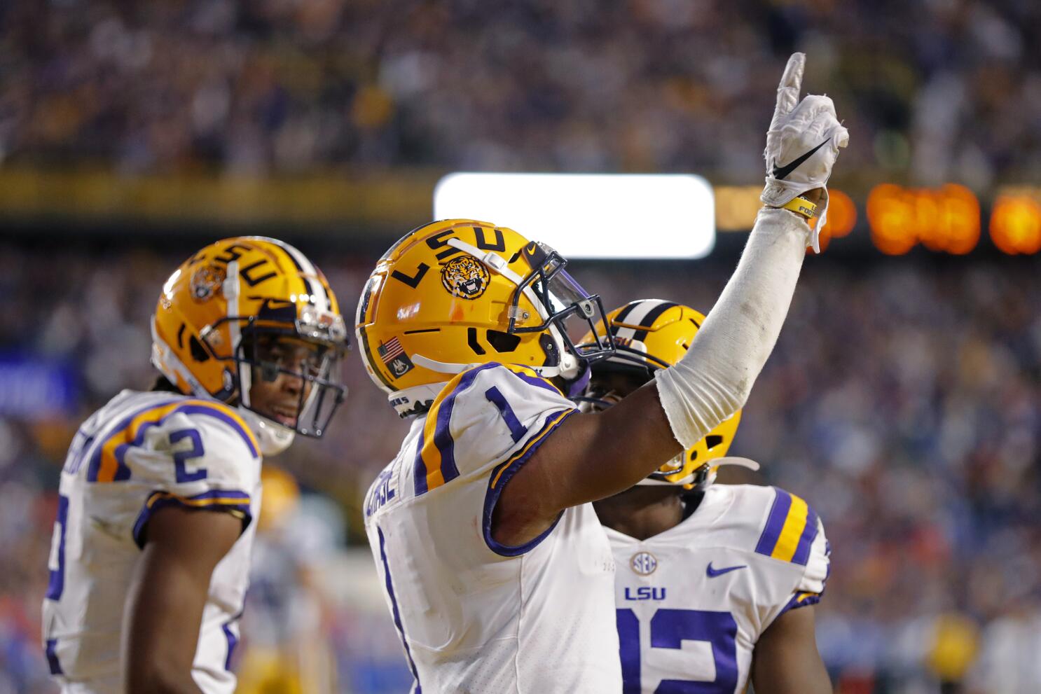 LSU moves up to No. 2 in AP college football poll - Los Angeles Times