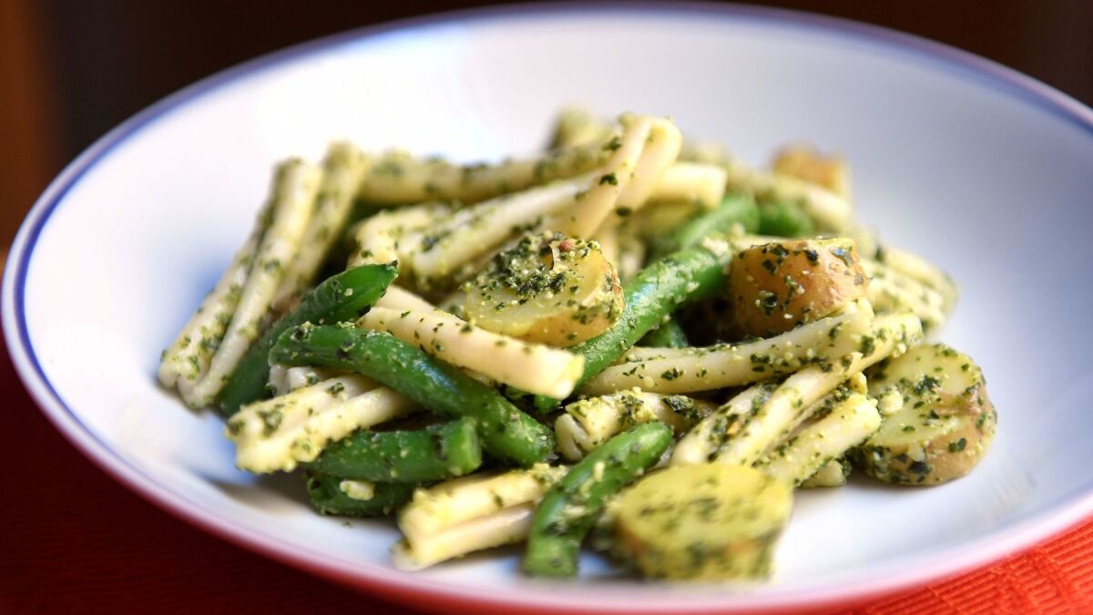 Strozzapreti or trenette with pesto, green beans and potatoes Recipe - Los  Angeles Times