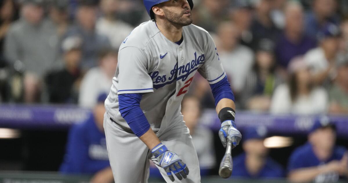 J.D. Martinez, Julio Urías help rolling Dodgers beat Padres - Los Angeles  Times