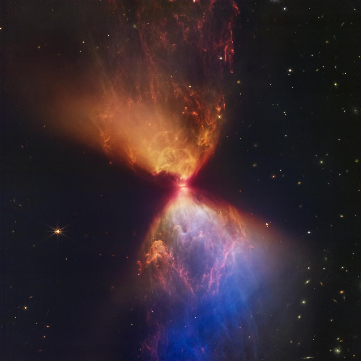  una protoestrella dentro de la nebulosa oscura L1527 con el material de nebulosa 