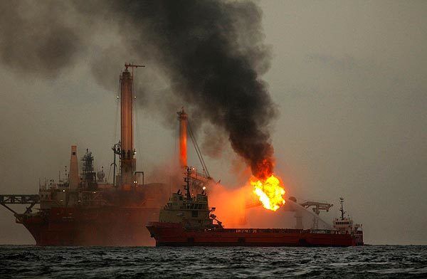 GULF OF MEXICO--JULY 15, 2010--Testing of the new capping system was halted on Thursday, when a leaking valve had to be replaced. Photo taken on July 15, 2010. (Carolyn Cole/Los Angeles Times)