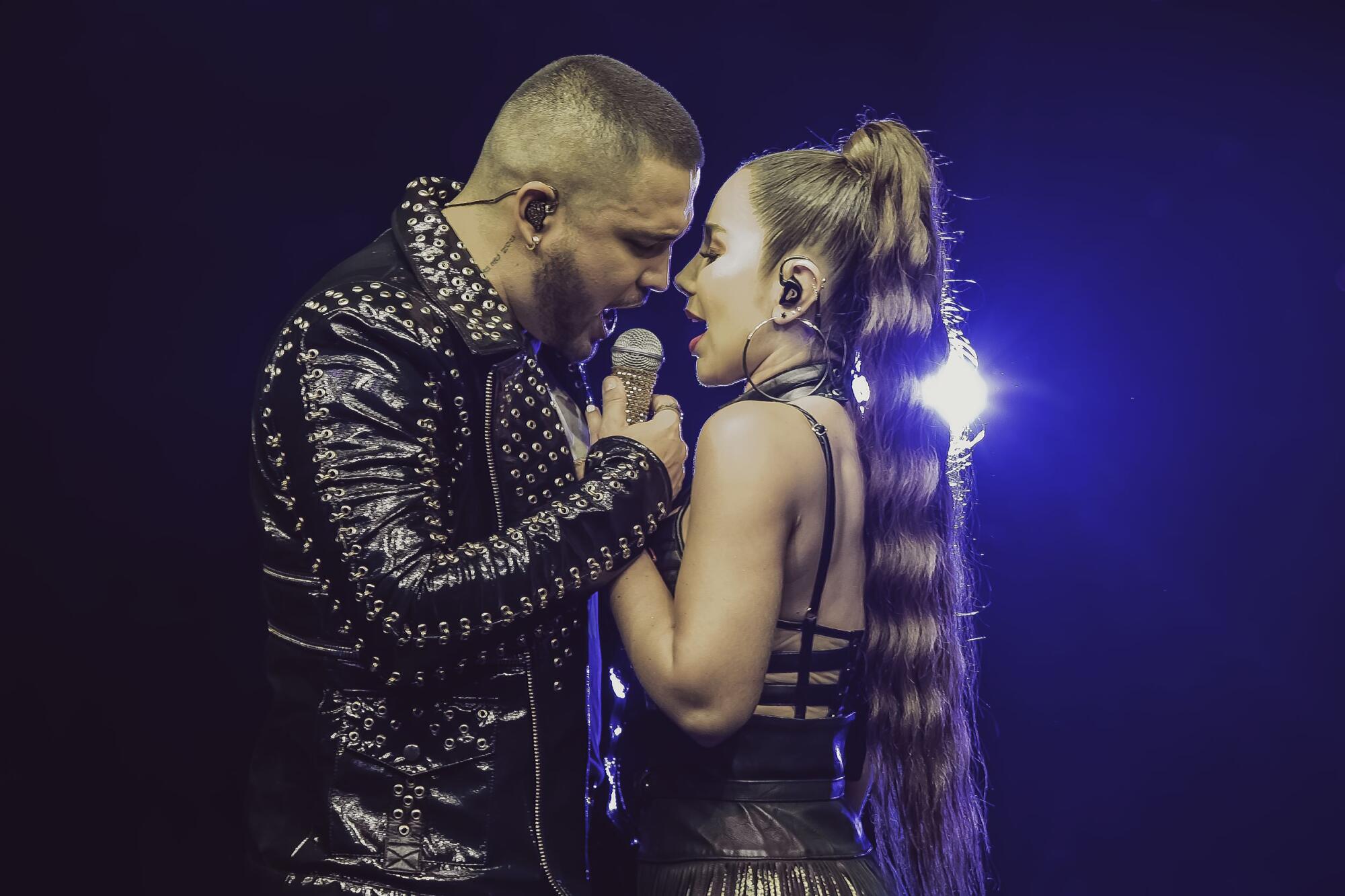 Jessi Uribe và Paola Jara tham gia 'Cuộc chinh phục' của những người nhập cư gốc Latinh ở Hoa Kỳ - Los Angeles Times