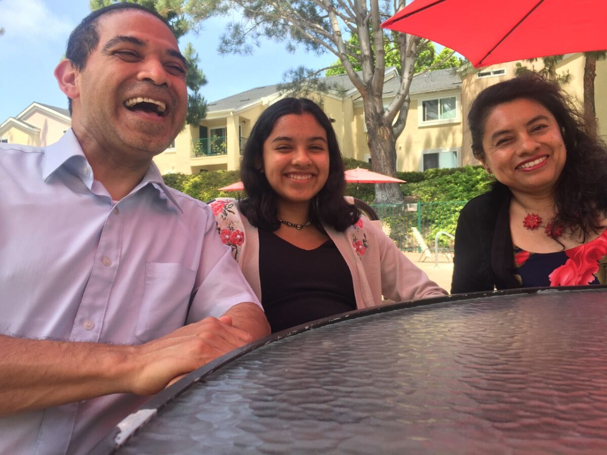 Manuel, Nayeli and Maria Lara Cervantes