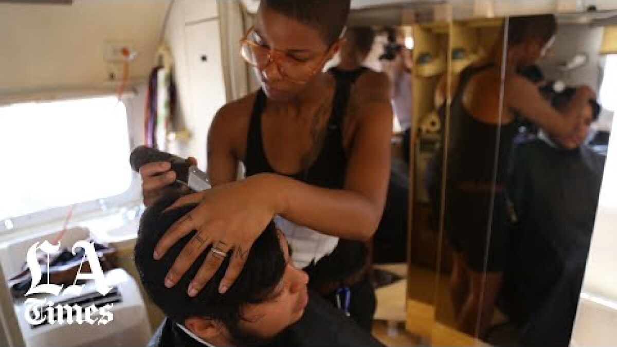 Genderqueer Hairstylist Provides A Safe Space For Lgbtq Youth In A Mobile Salon Los Angeles Times