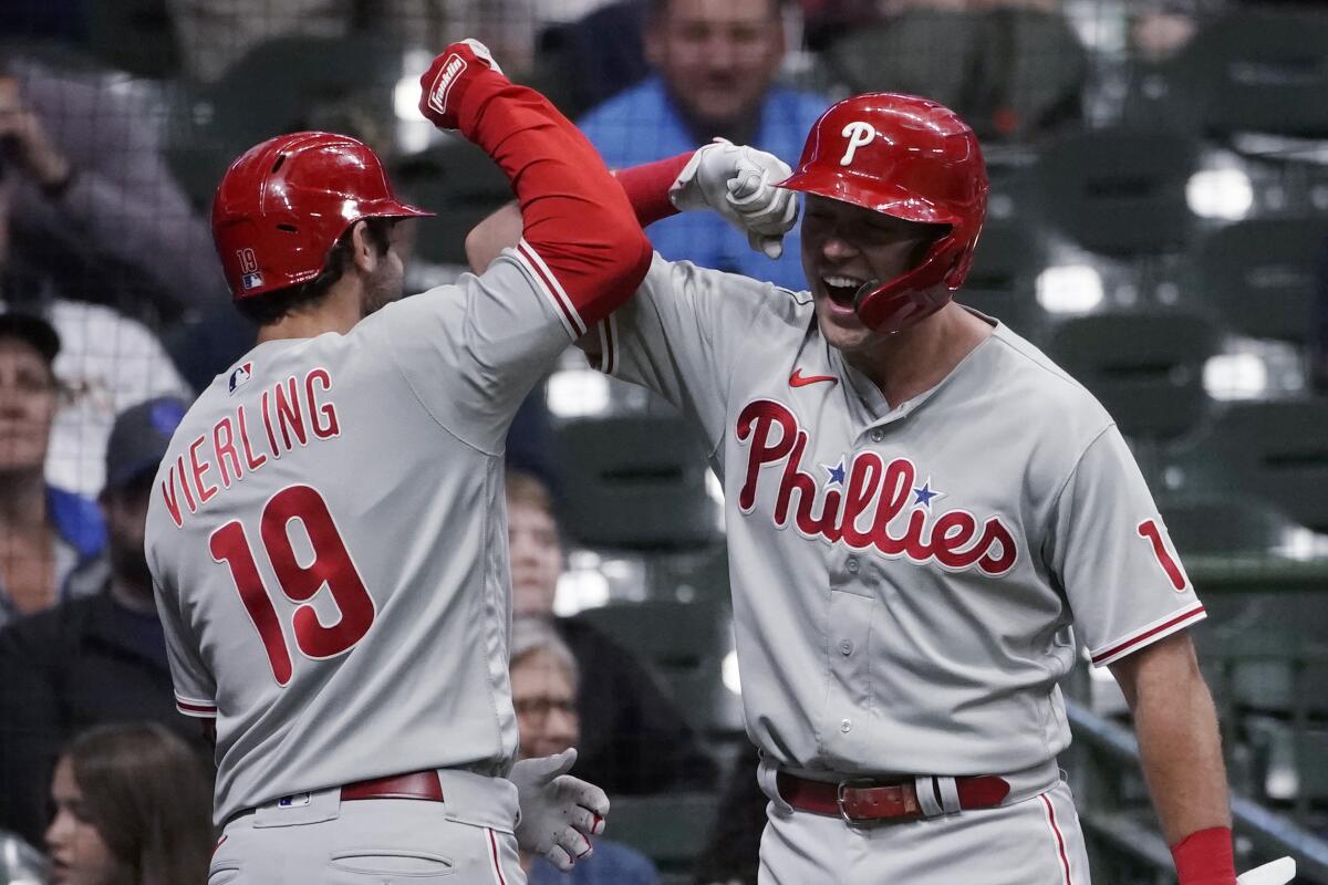 Rhys Hoskins records first multi-HR game for Phillies in