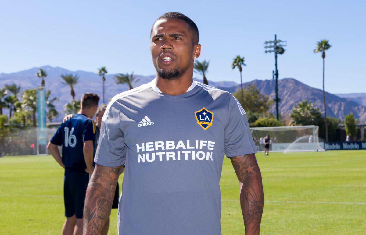 Douglas Costa practices with the Galaxy.