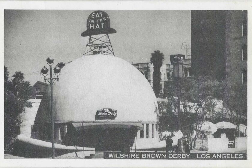 A black-and-white view of the exterior of the Brown Derby restaurant, which was shaped like a hat.