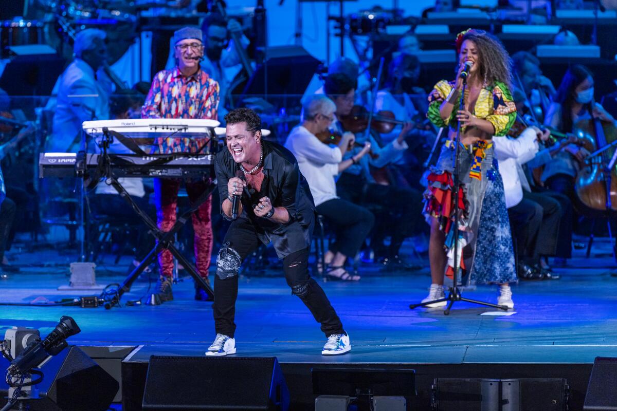 Carlos Vives logró obtener 6 nominaciones al Latin Grammy y este sábado llega en concierto a Los Ángeles.