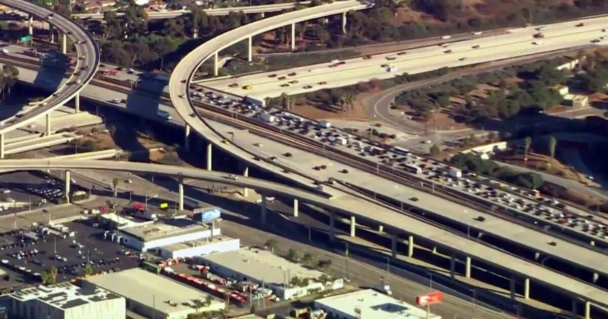 Six-vehicle crash on 105 Freeway leaves eight injured Six-vehicle crash on 105 Freeway leaves eight injured